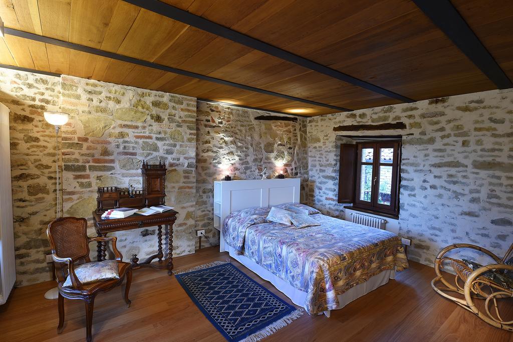 Maison Des Roses - Family Farm Bossolasco Quarto foto